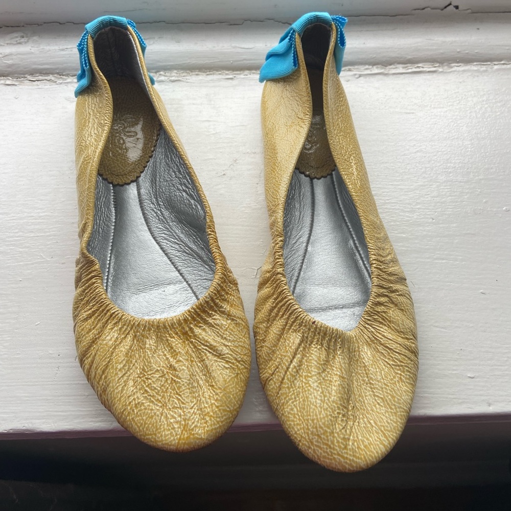 Maloles yellow flats with blue bow